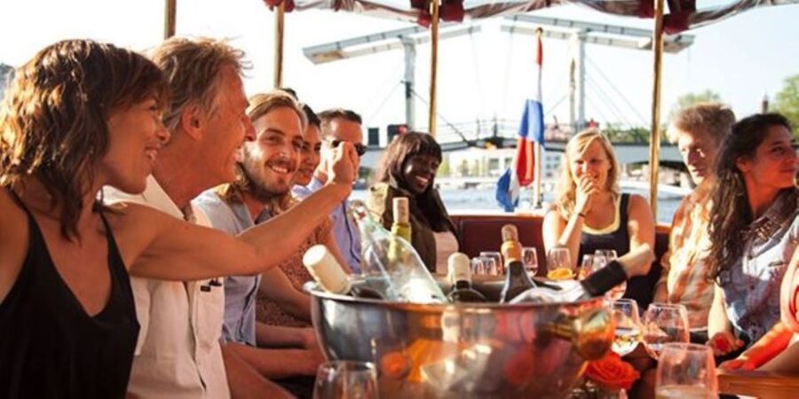 Amsterdam: Private Luxury Cruise with Pizza and Drinks - What you see during the 90-minute route