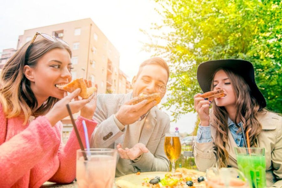 Amsterdam: Private Luxury Cruise with Pizza and Drinks - Commentary depends heavily on your guide