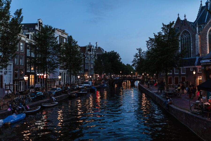 Amsterdam: Private Night Tour of Speakeasies and Bars - Why a Private Amsterdam Night Works Well