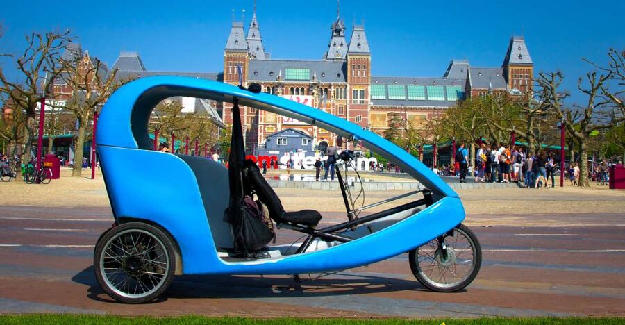 Amsterdam: Private Pedicab Historical Sightseeing Tour - New Market and the medieval city gate