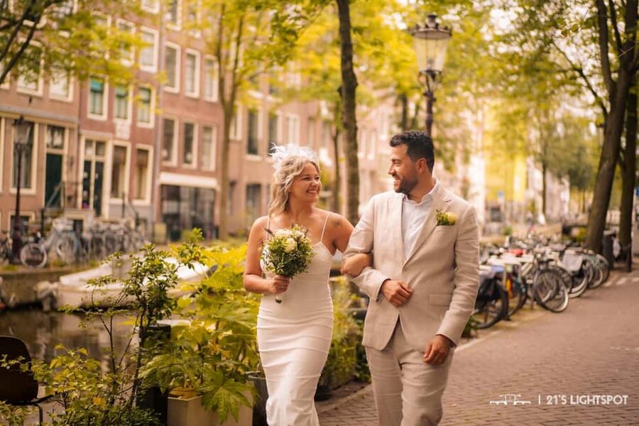 Amsterdam: Private Photoshoot for Couple, Family, or Solo - Key points at a glance
