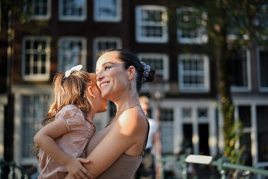 Amsterdam: Private Photoshoot in iconic locations - A short route with several sides of Amsterdam