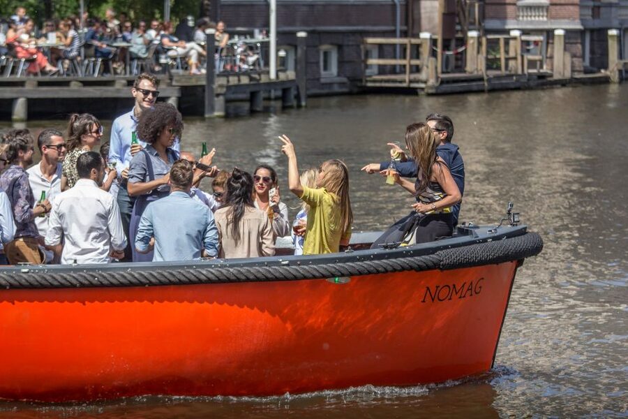Amsterdam: Private Prosecco Canal Cruise Tour - The skipper makes the difference