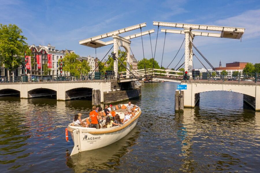 Amsterdam: Private Prosecco Canal Cruise Tour - Who should book this cruise?