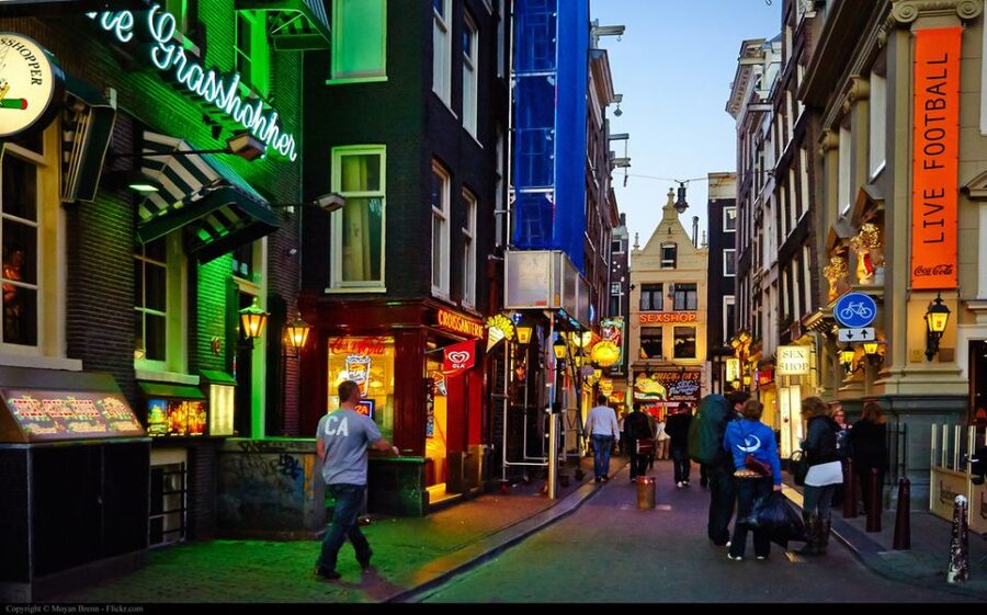 Amsterdam: Private Red Light District and Food Tour - Key points to know before booking