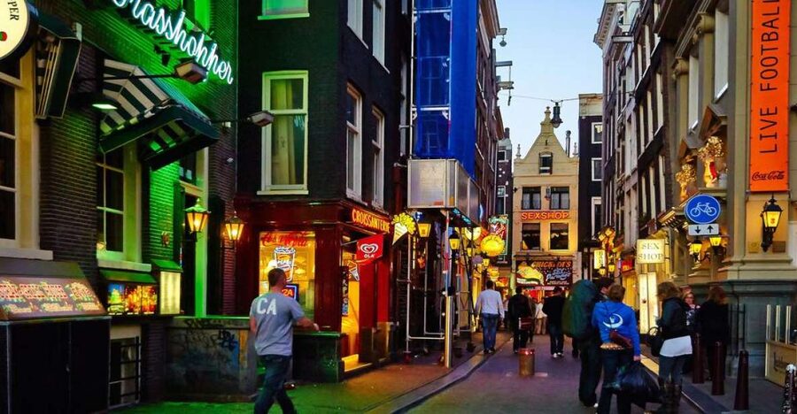 Amsterdam: Private Red Light District and Food Tour - Entering Amsterdam’s Red Light District with a local guide