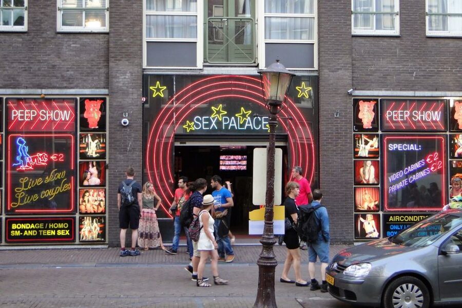 Amsterdam: Private Red Light District and Food Tour - Should you book it?