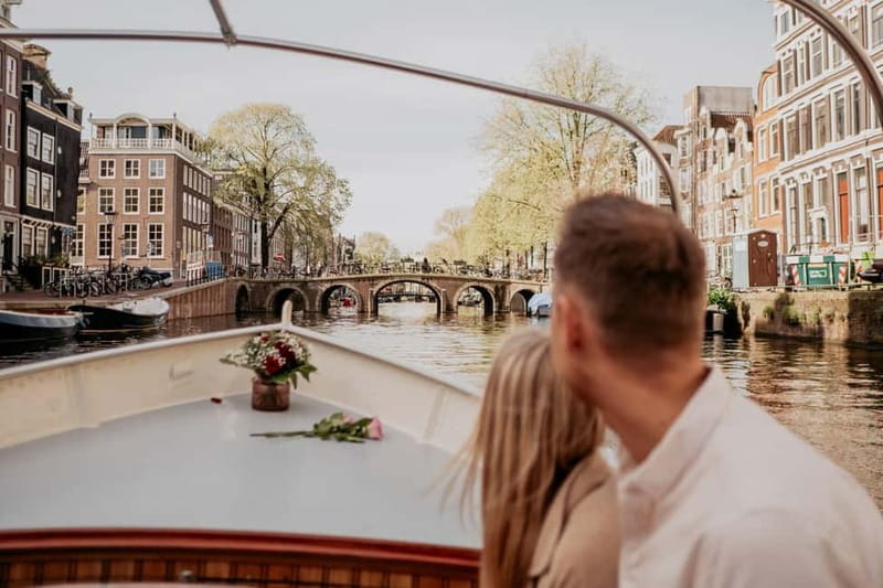 Amsterdam: Private Romantic Canal Cruise w. Prosecco/Snacks - What is served on board