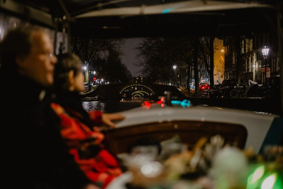 Amsterdam: Private Romantic Evening Boat Tour with Prosecco - Reguliersgracht and the famous seven-bridge view