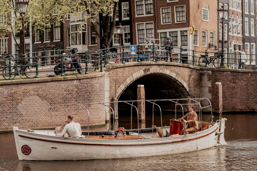 Amsterdam: Private Romantic Evening Boat Tour with Prosecco - The Amstel and the Magere Brug