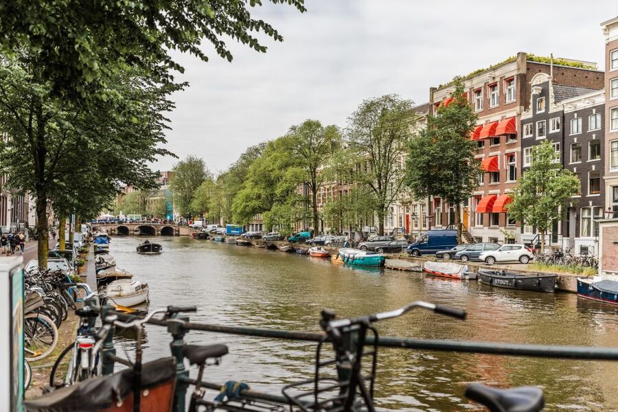 Amsterdam: Private Walking Tour of Jordaan & De 9 Straatjes - De 9 Straatjes, nine lanes with plenty to browse