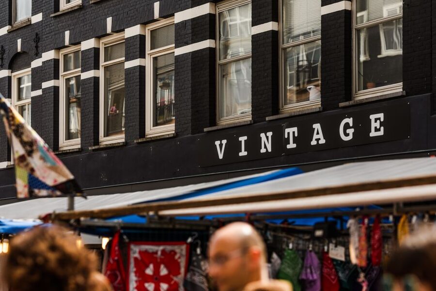 Amsterdam: Private Walking Tour of Jordaan & De 9 Straatjes - Starting at Dam Square and the National Monument