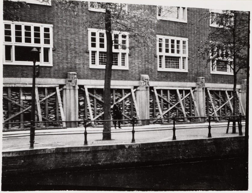 Amsterdam: Private World War Two History Walking Tour - Key points at a glance