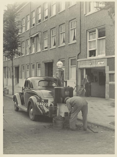 Amsterdam: Private World War Two History Walking Tour - Dam Square after liberation