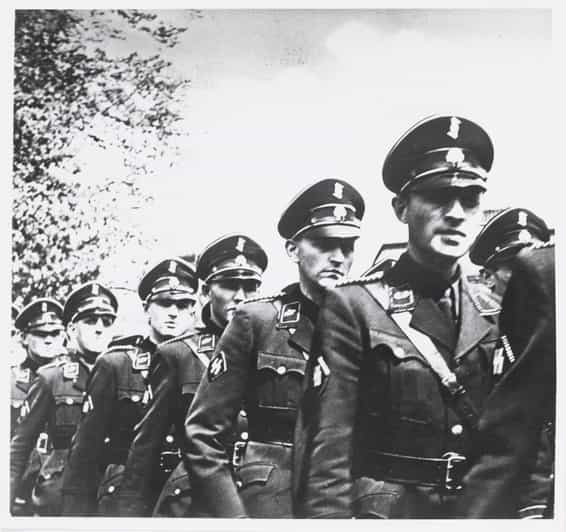 Amsterdam: Private World War Two History Walking Tour - Seeing the German army arrive