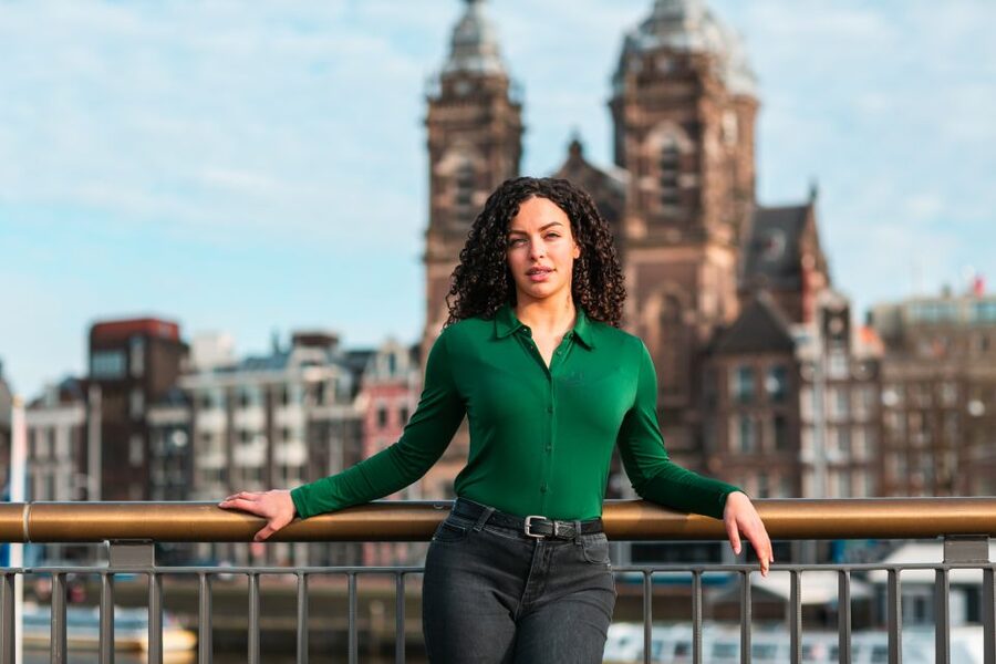 Amsterdam: Professional photoshoot at Centraal Station - Timing advice that can save your session