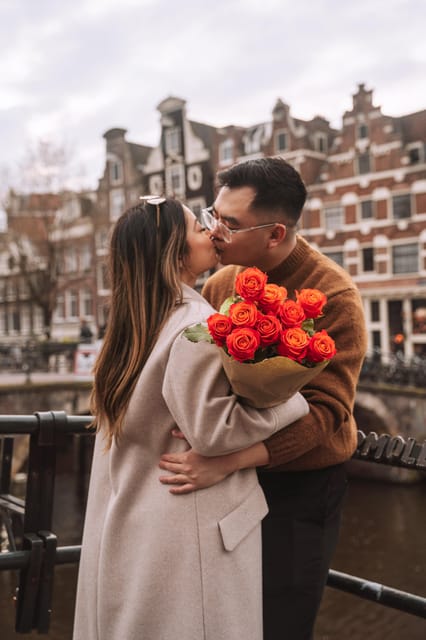 Amsterdam: Professional Photoshoot at the Canals - Who will get the best value