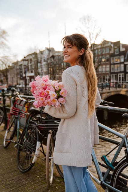 Amsterdam: Professional Photoshoot at the Canals - The photographer’s role and the feel of the session