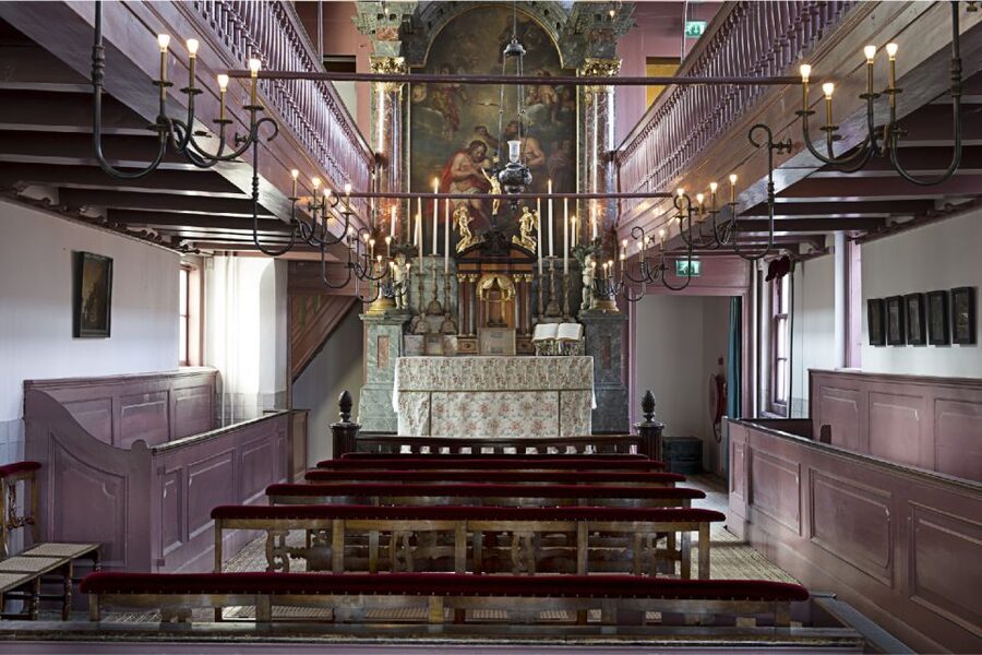 Amsterdam: Red Light District 1-hour Smartphone Audio Tour - The Oude Kerk and the older face of the district
