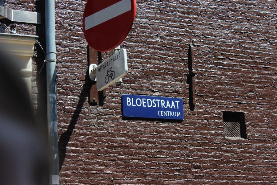 Amsterdam: Red Light District 1-hour Smartphone Audio Tour - Bloedstraat and the pleasure of odd street names