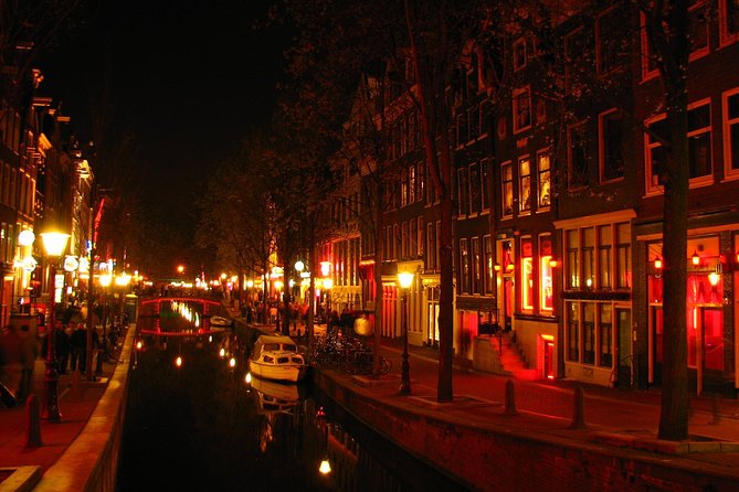 Amsterdam Red Light District and City Center Walking Tour - What the guide adds to the experience