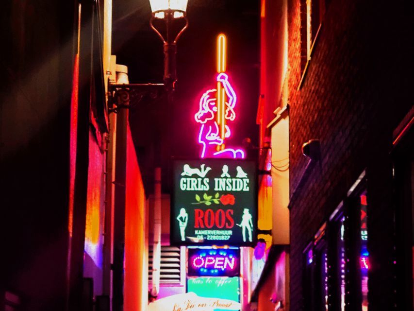 Amsterdam: Red Light District and Coffeeshop Culture Tour - Why this two-hour walk is more useful than a quick stroll