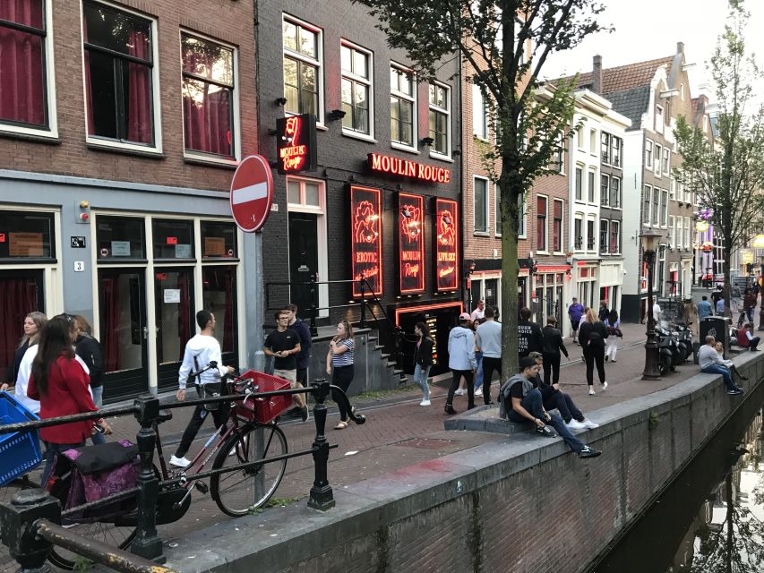 Amsterdam: Red Light District and Local Pub Tour - What this two-hour walk is really about