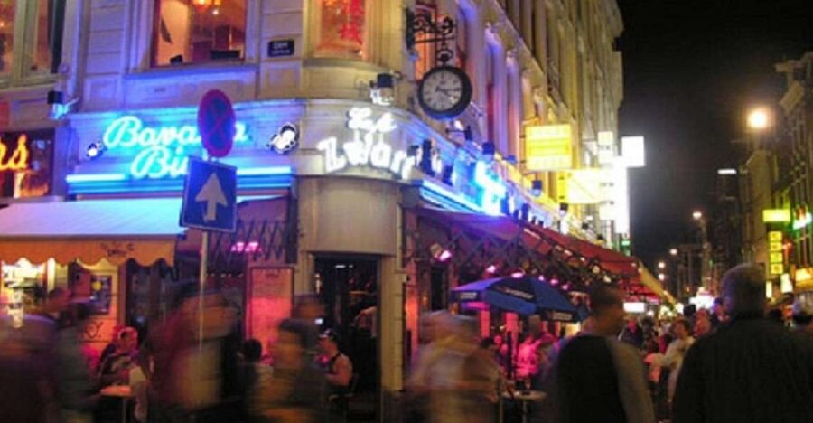 Amsterdam: Red Light District and Local Pub Tour - Oude Kerk and the Old Town’s surprising mix