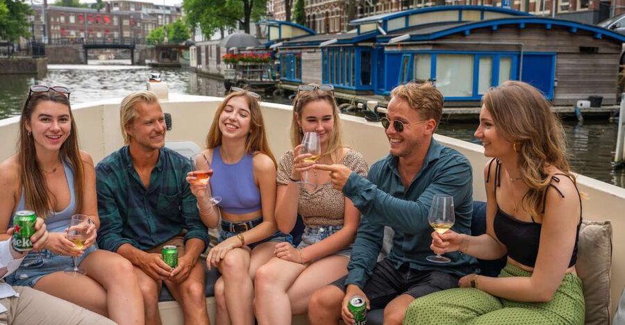 Amsterdam: Red-Light District Pub Crawl and Booze Boat Tour - Finding the boat and changing locations