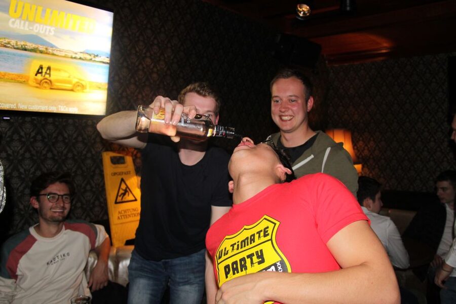 Amsterdam: Red-Light District Pub Crawl and Booze Boat Tour - How to make the night go better