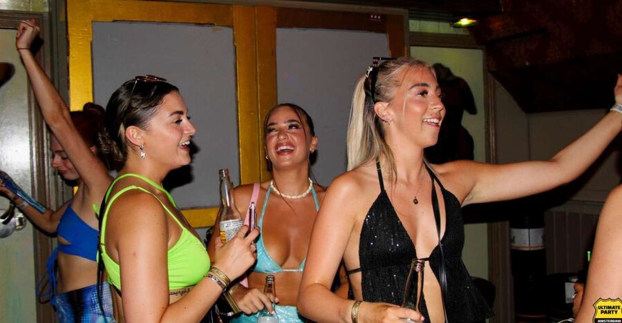Amsterdam: Red Light District Pub Crawl with Unlimited Shots - Key points to know before booking