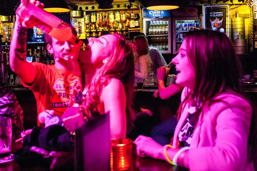 Amsterdam: Red Light District Pub Crawl with Unlimited Shots - Starting in Amsterdam’s Red Light District