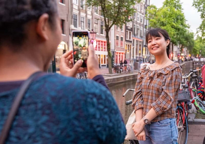 Amsterdam: Red Light District Tour in German/English/Italian - The working side of the district