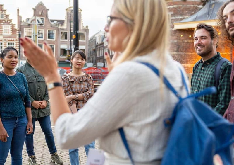 Amsterdam: Red Light District Tour in German/English/Italian - From Dam Square to the Condomerie