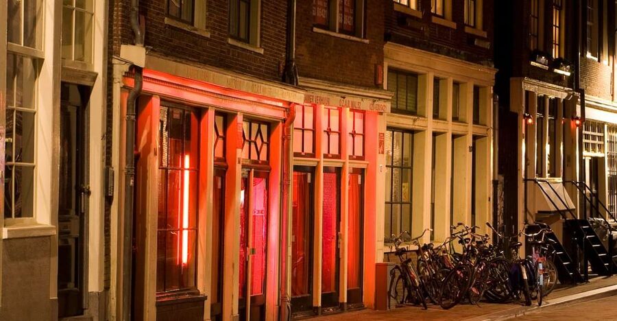 Amsterdam Red Light District tour with a local guide - Why this two-hour walk is worth your time