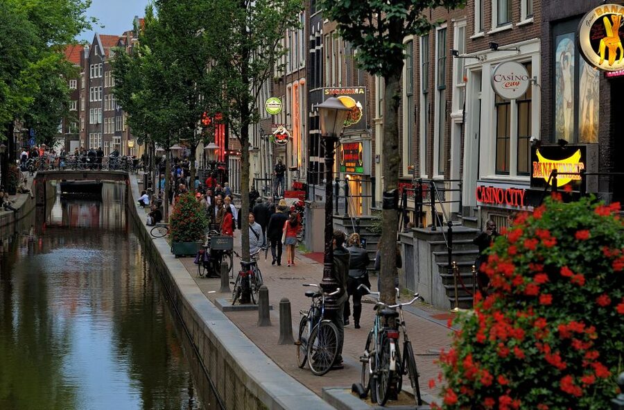 Amsterdam Red Light District tour with a local guide - Starting in Zeedijk, Amsterdam’s old sailor quarter