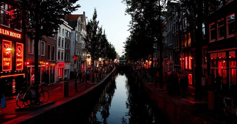Amsterdam: Red Light District Tour - Beginning near Prins Hendrikkade and Dam Square