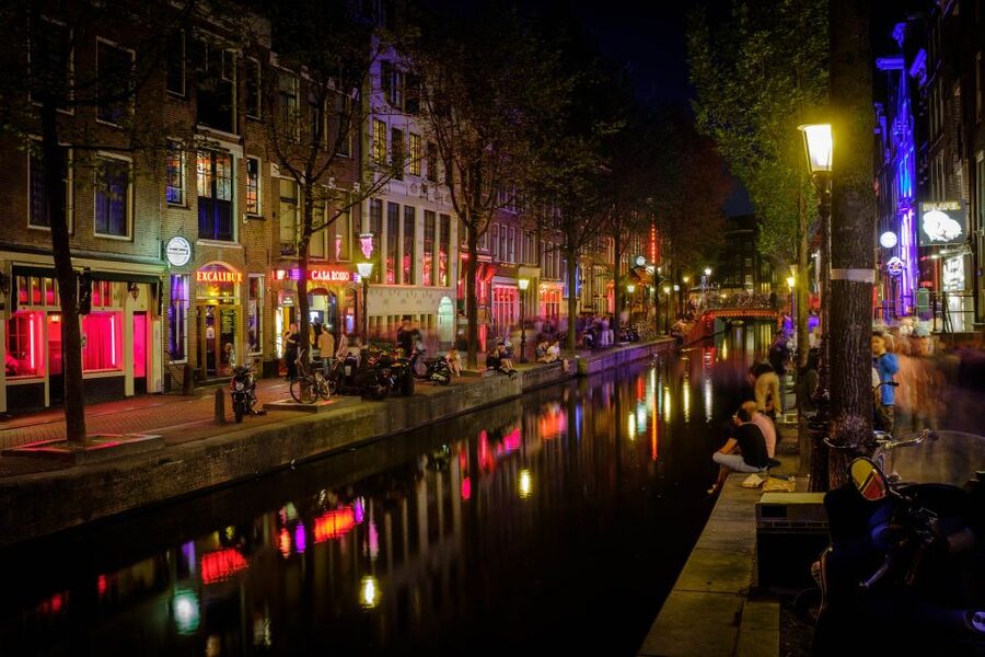 Amsterdam: Red Light District walking tour - Should you book the Red Light District walking tour?