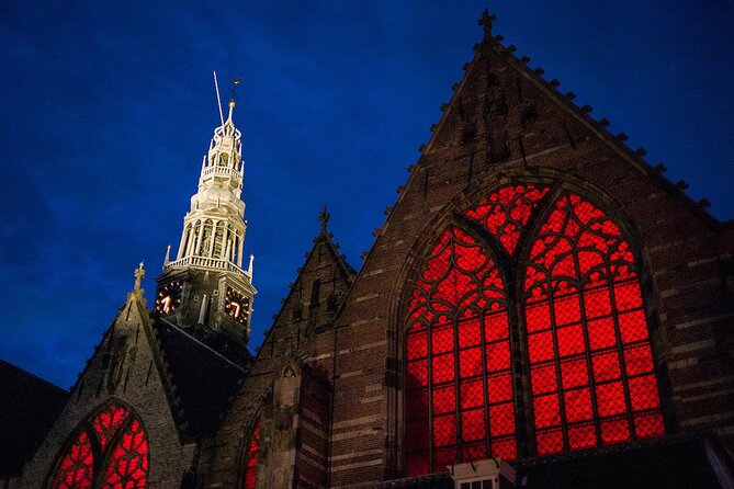 Amsterdam Red Light District Walking Tour in EN/DE/IT/ES - The Oude Kerk and the first windows