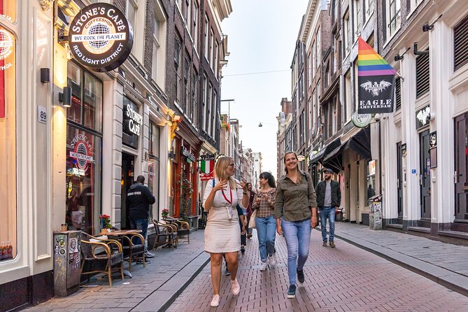 Amsterdam Red Light District Walking Tour in EN/DE/IT/ES - Finishing with the 1970s peepshow
