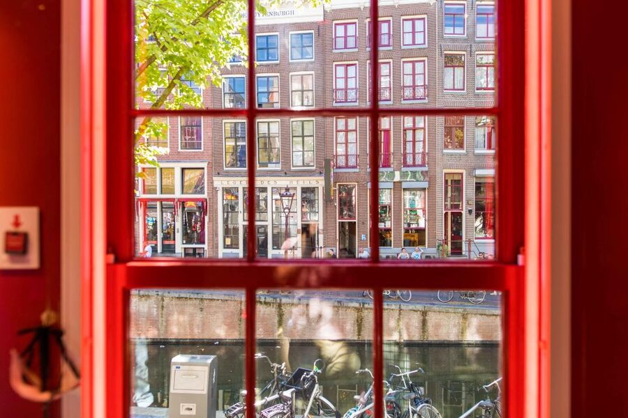 Amsterdam: Red Light Secrets Museum and 1-Hour Canal Cruise - From the Red Light District to the Canal Belt