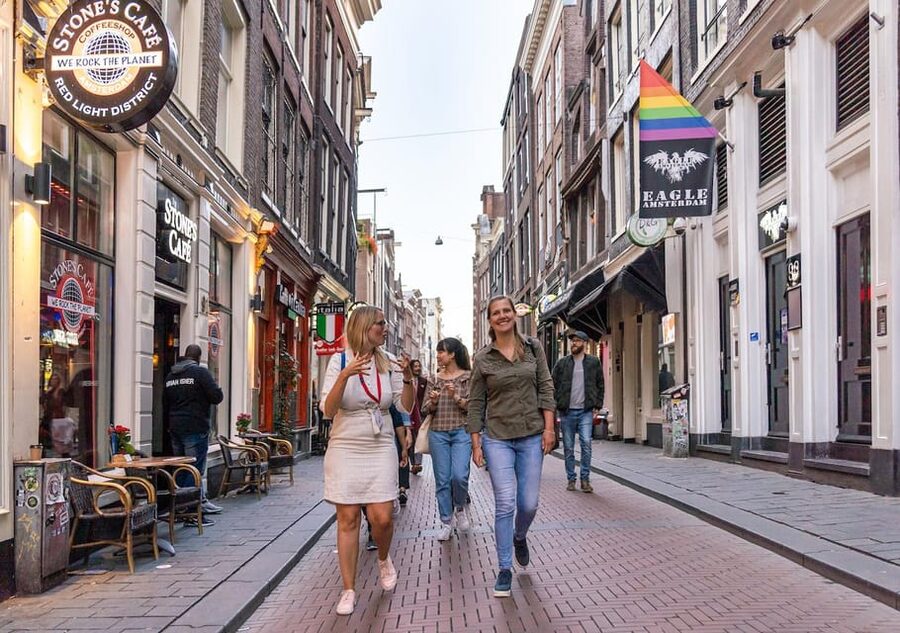 Amsterdam: Red Light Tour Exclusive + Peep Show - Dancing Houses and the rules of looking
