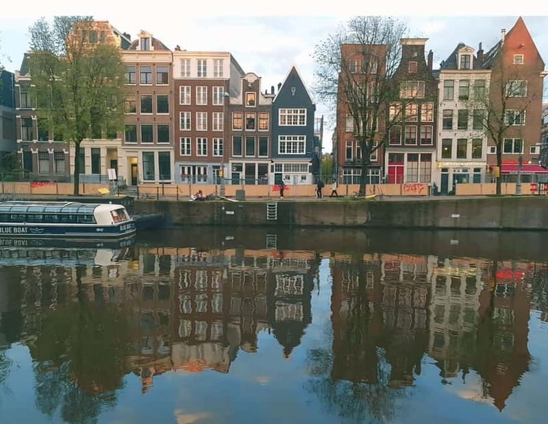 Amsterdam: Red light tour in German/English for groups of 4 people or more - The Old Church and the surrounding streets