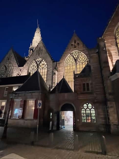 Amsterdam: Red light tour in German/English for groups of 4 people or more - German or English, with a useful language check