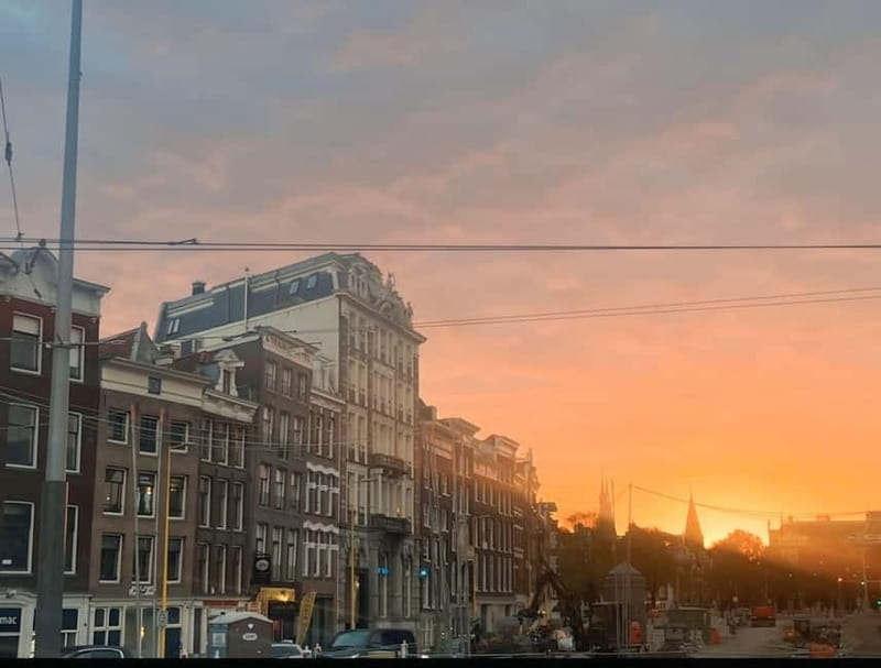 Amsterdam: Red light tour in German/English for groups of 4 people or more - Who gets the best value at $26
