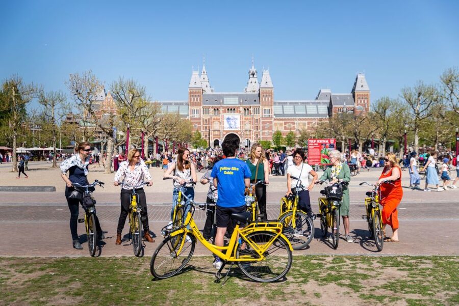 Amsterdam: Relaxed City Highlights Guided Bike Tour - Canal houses and the smallest home