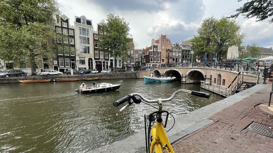 Amsterdam: Relaxed City Highlights Guided Bike Tour - Is $34 a fair price?