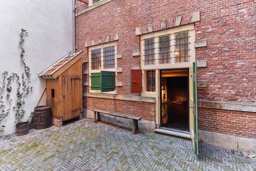 Amsterdam: Rembrandt House Museum Entrance Ticket - Following Rembrandt from celebrity artist to financial collapse