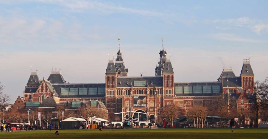 Amsterdam: Rijksmuseumtour incl. Ticket German or English - Meeting at Hobbemastraat 16B or the Rijksmuseum