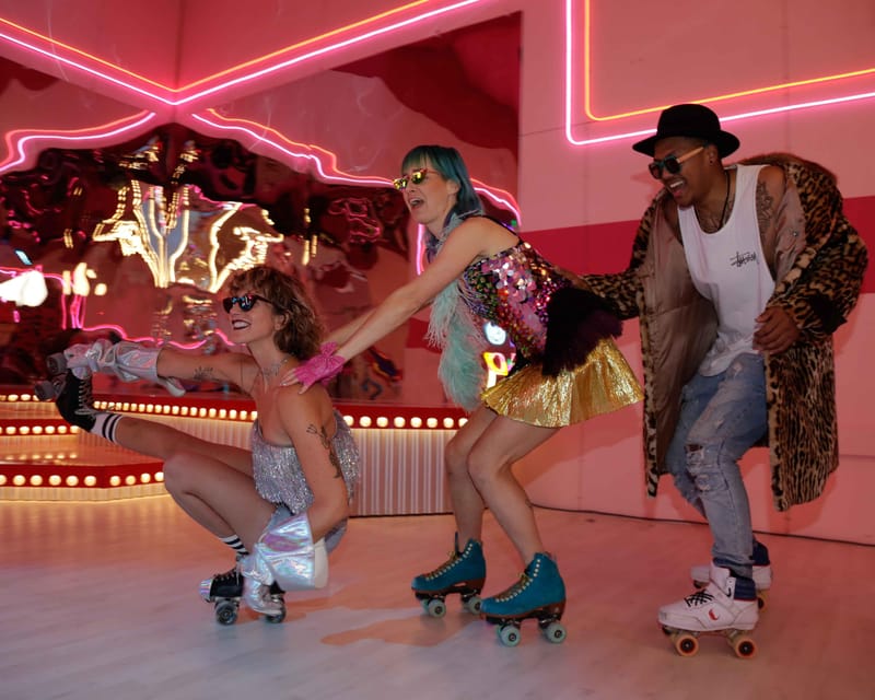 Amsterdam: Roller Dreams & Amsterdam Nightlife Experience - Dress and identification rules matter